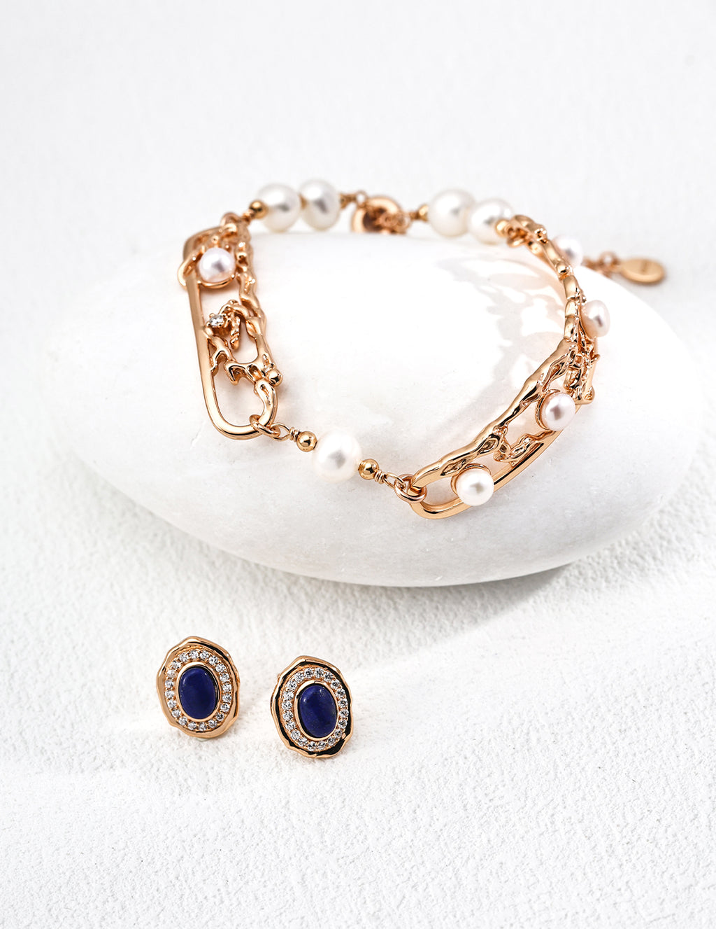 Royal Frame Ear Studs