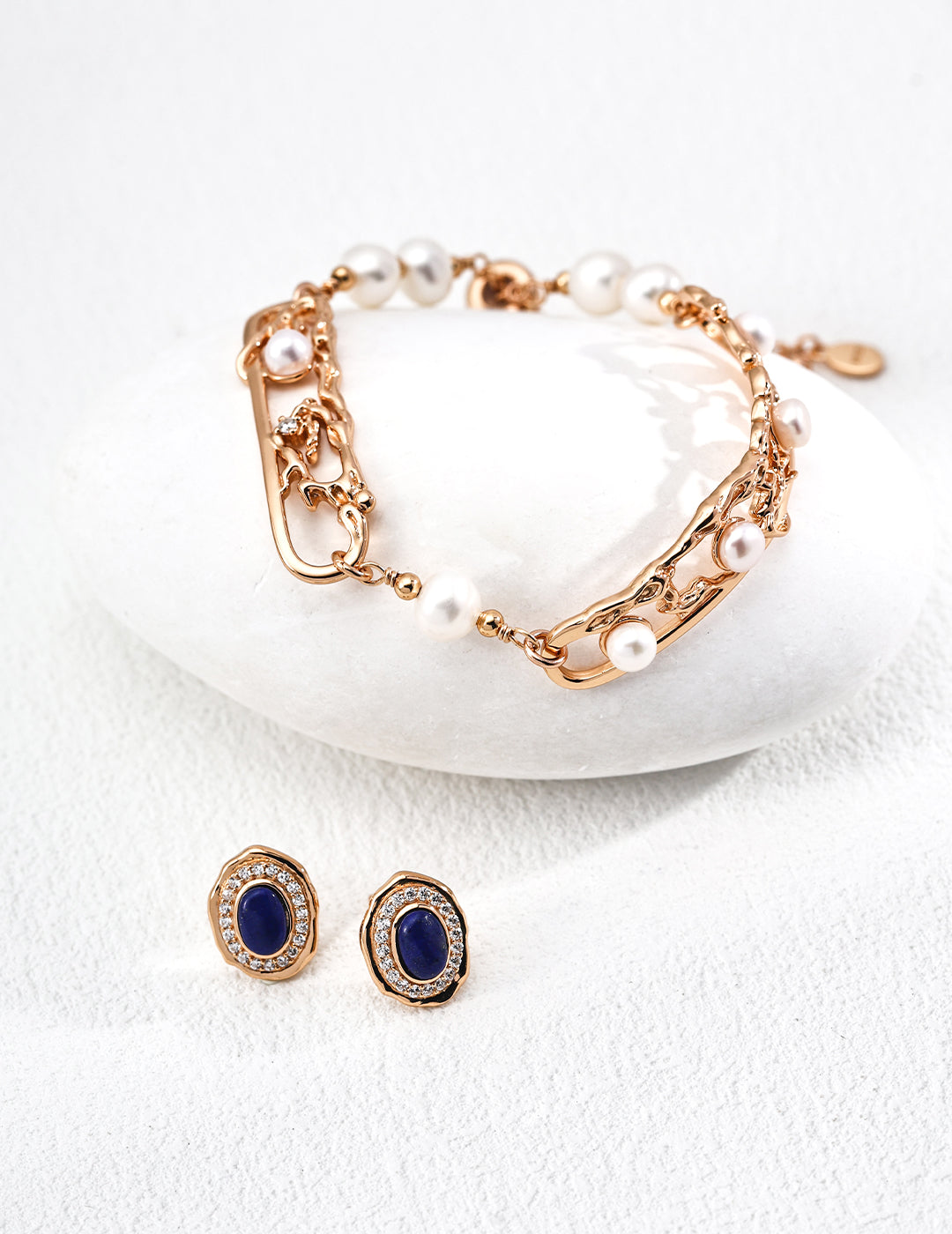 Royal Frame Ear Studs
