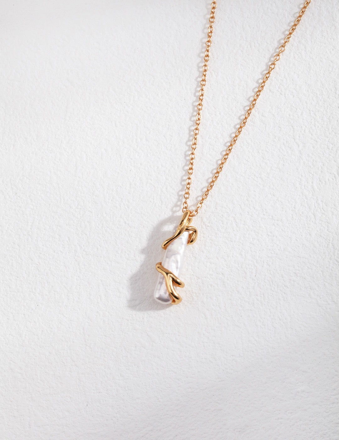 Baroque Pearl Embrace Necklace