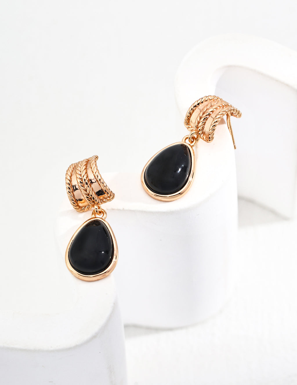 Black Onyx Teardrop Curve Earrings