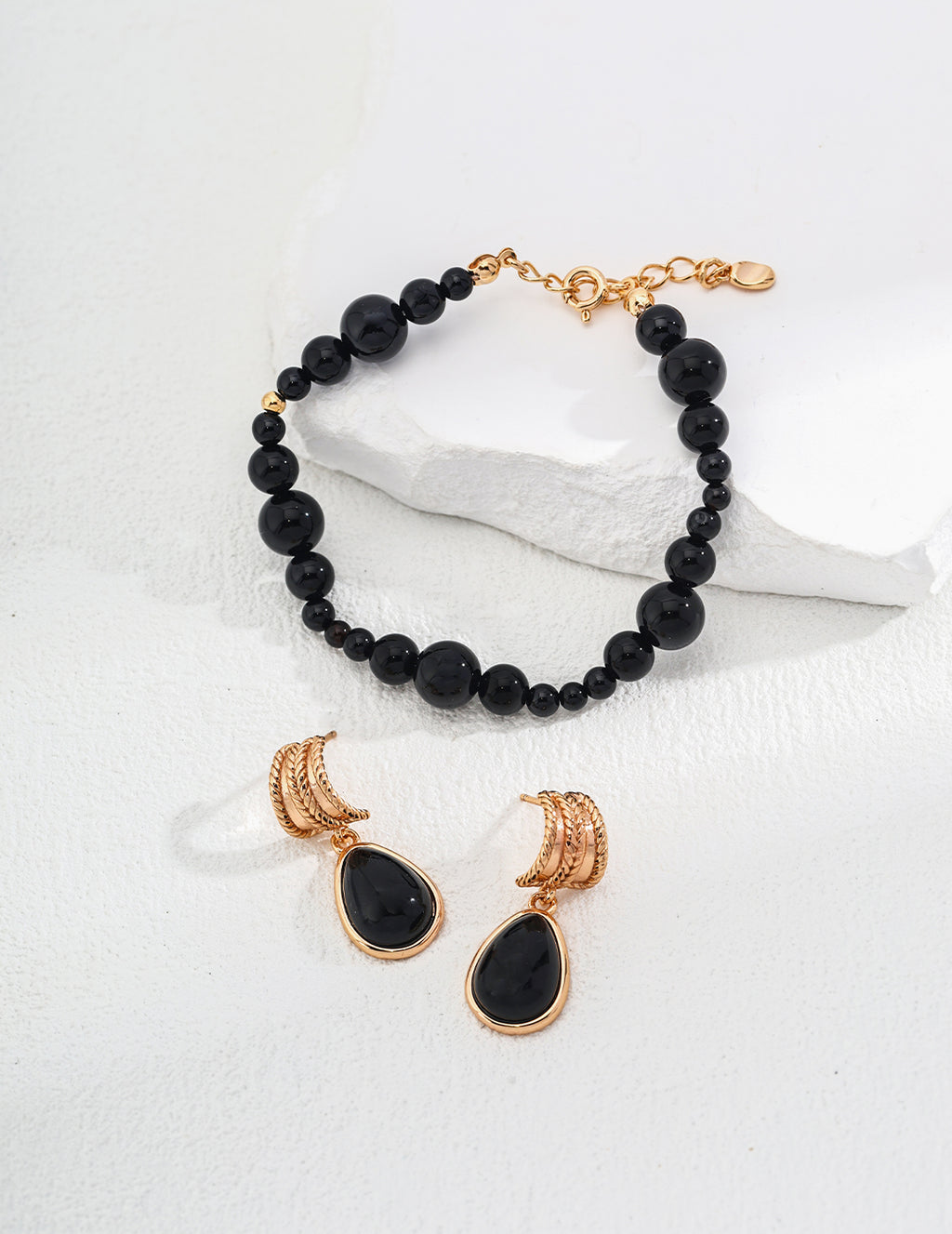 Black Onyx Teardrop Curve Earrings