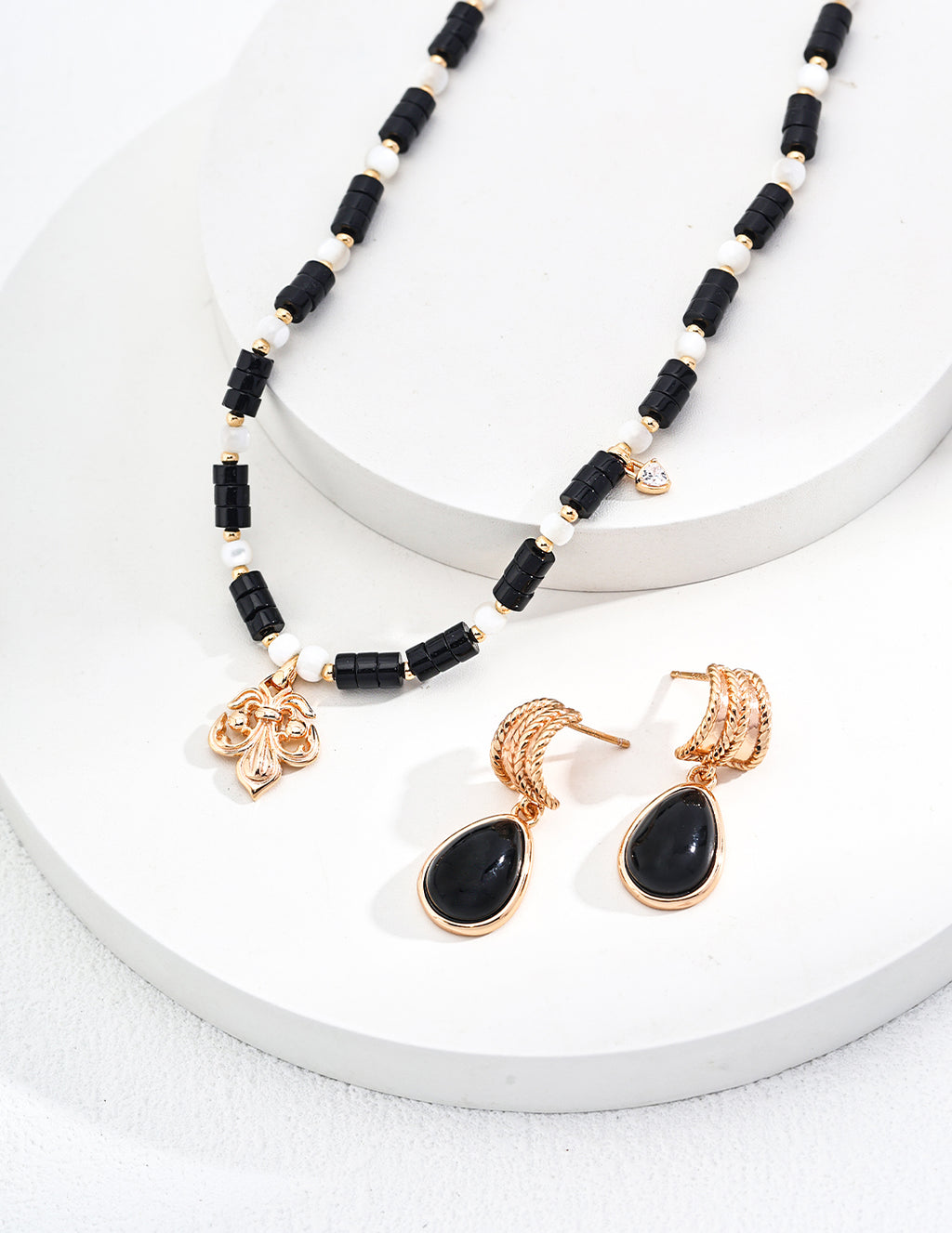 Black Onyx Teardrop Curve Earrings