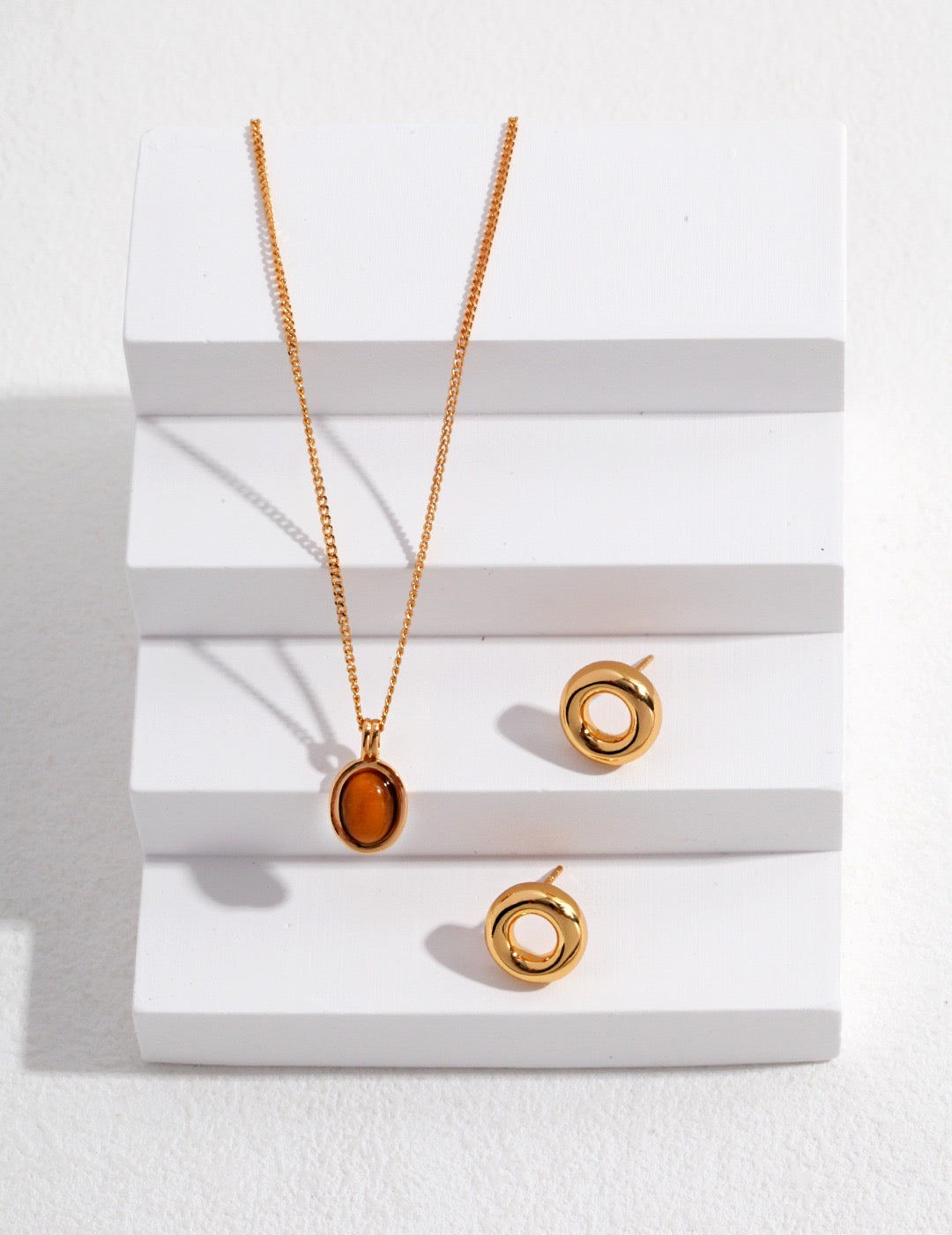 Oval Tiger Charm Necklace 40cm / 15'