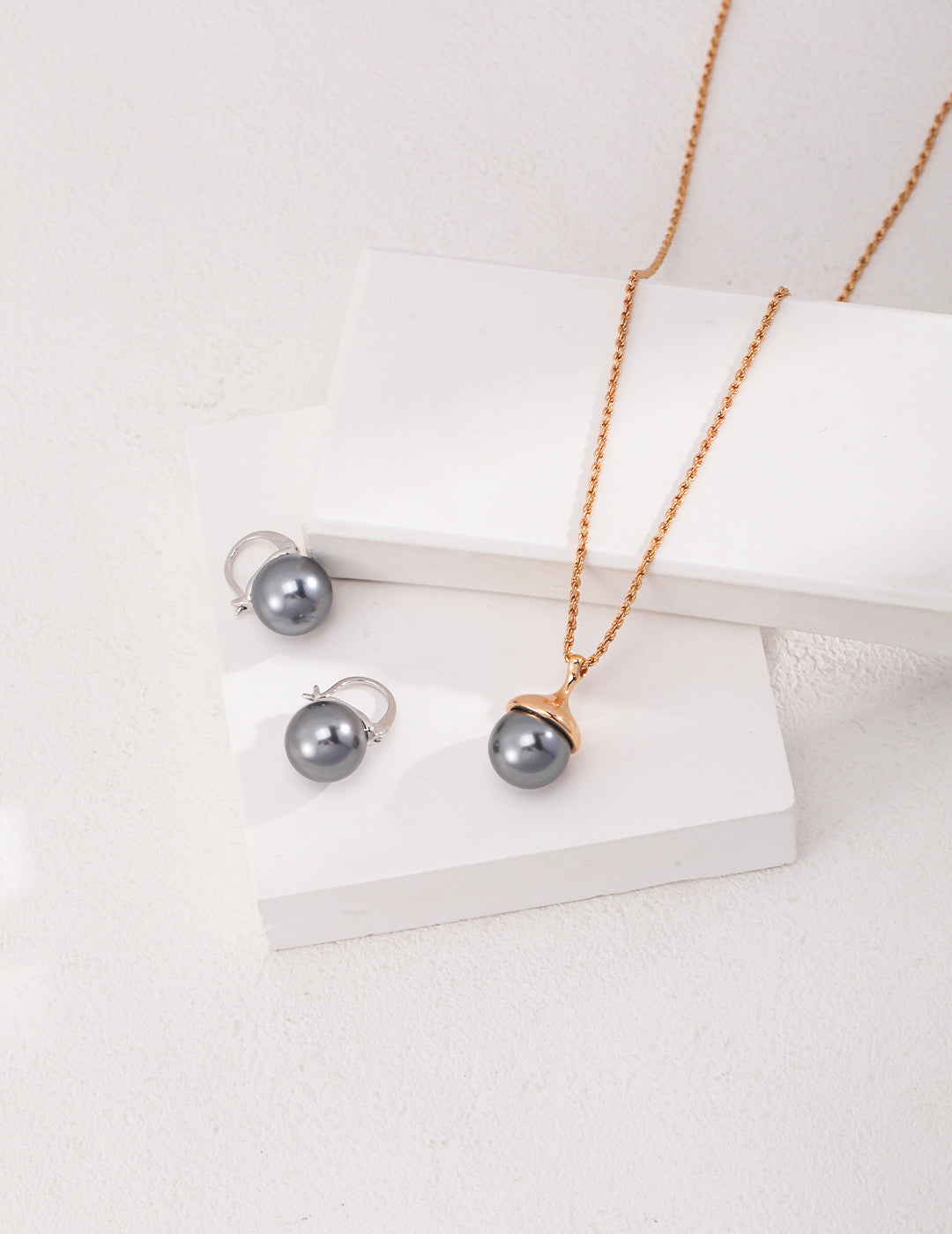 Acorn Charm Necklace (39cm/ 15')