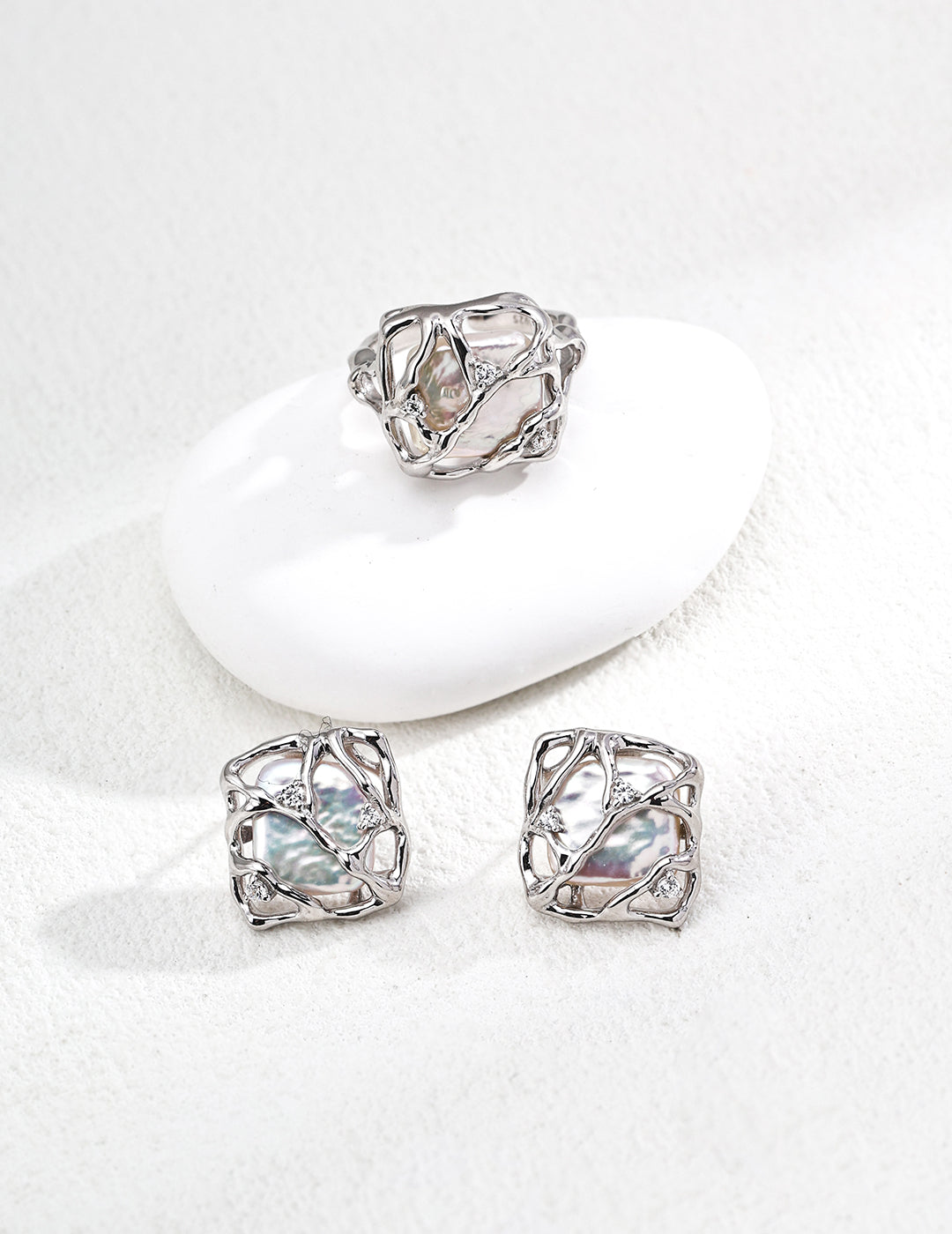 Pearl Muse Ring